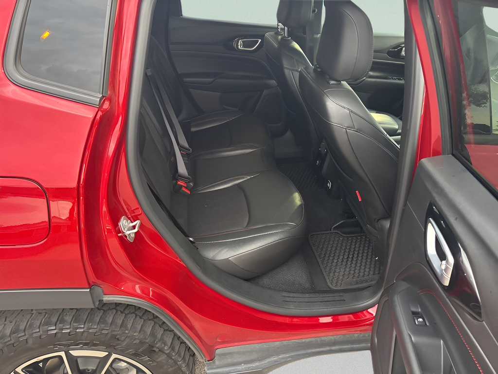 Used 2025 Jeep Compass Trailhawk AWD/4WD image 11