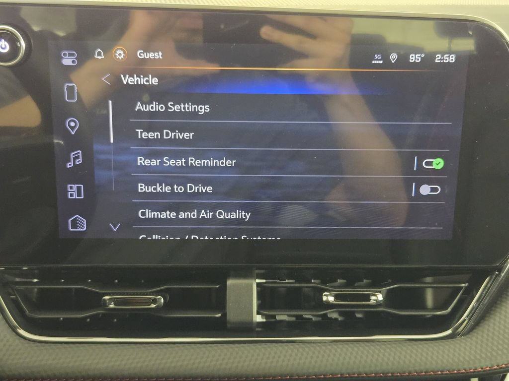 New 2026 Chevrolet Equinox RS w/ Convenience Package III FWD image 17