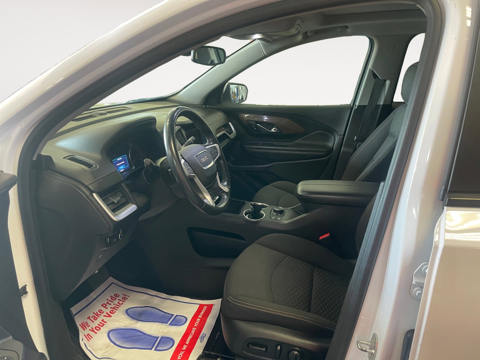 Used 2021 GMC Terrain SLE w/ Driver Convenience Package FWD image 9