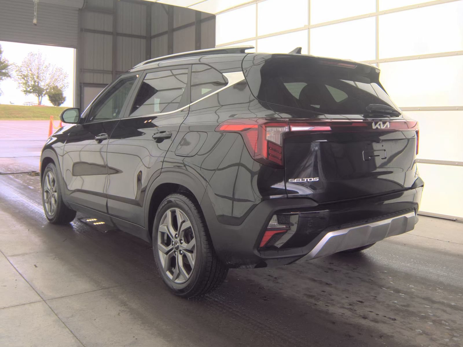 Used 2024 Kia Seltos S FWD image 6
