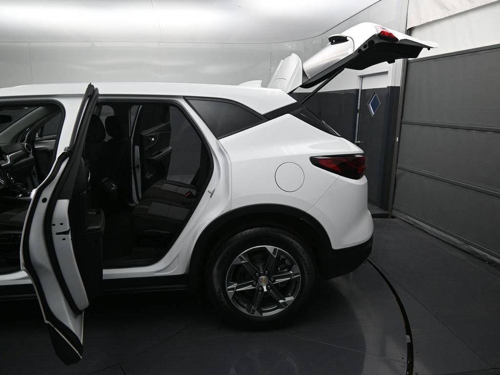 Used 2023 Chevrolet Blazer LT AWD/4WD image 12