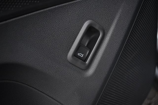 New 2026 Volkswagen Tiguan SE R-Line AWD/4WD image 9