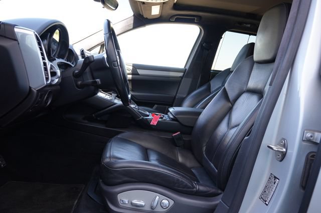 Used 2014 Porsche Cayenne GTS AWD/4WD image 11