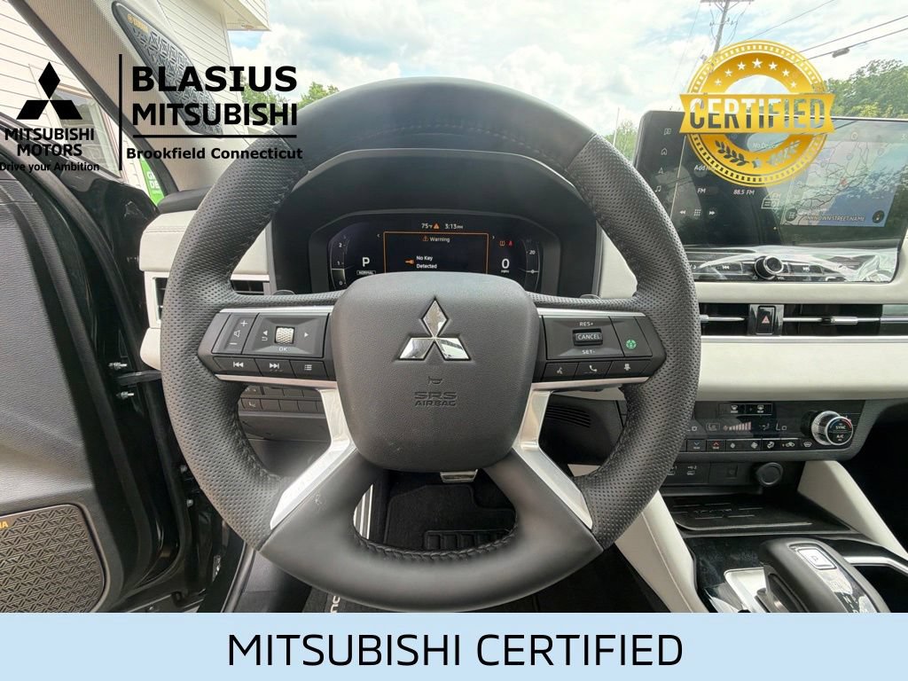 Used 2025 Mitsubishi Outlander AWD image 18