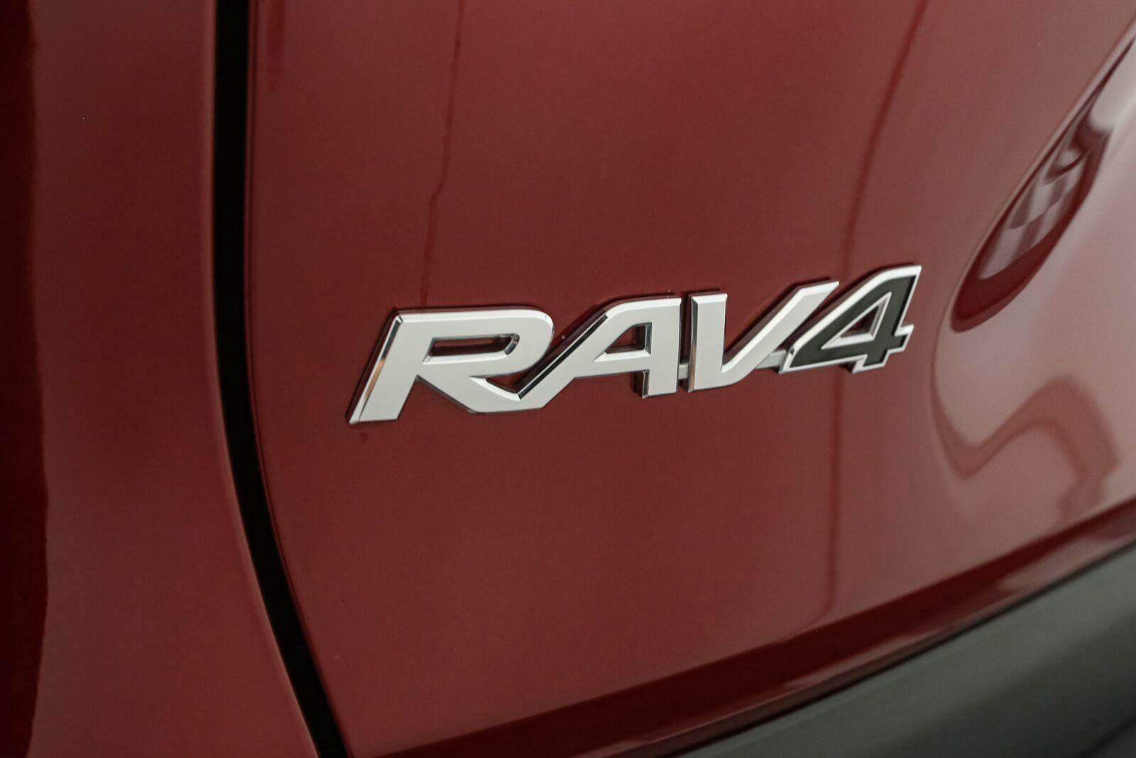 Used 2023 Toyota RAV4 LE FWD image 10