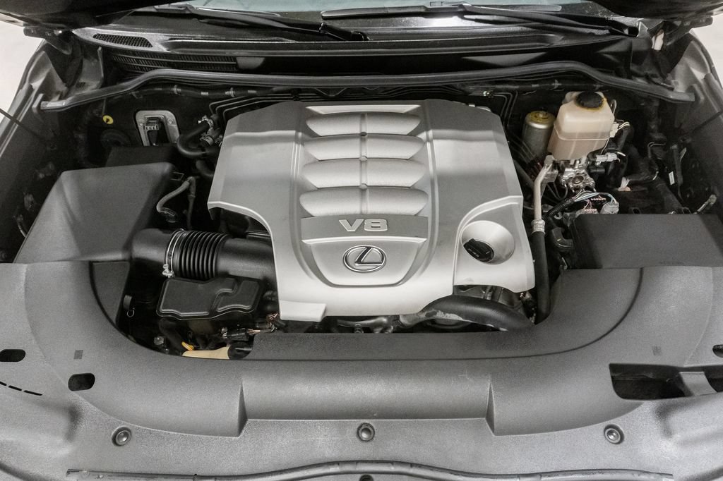 Used 2017 Lexus LX 570 4WD w/ Luxury Package image 3
