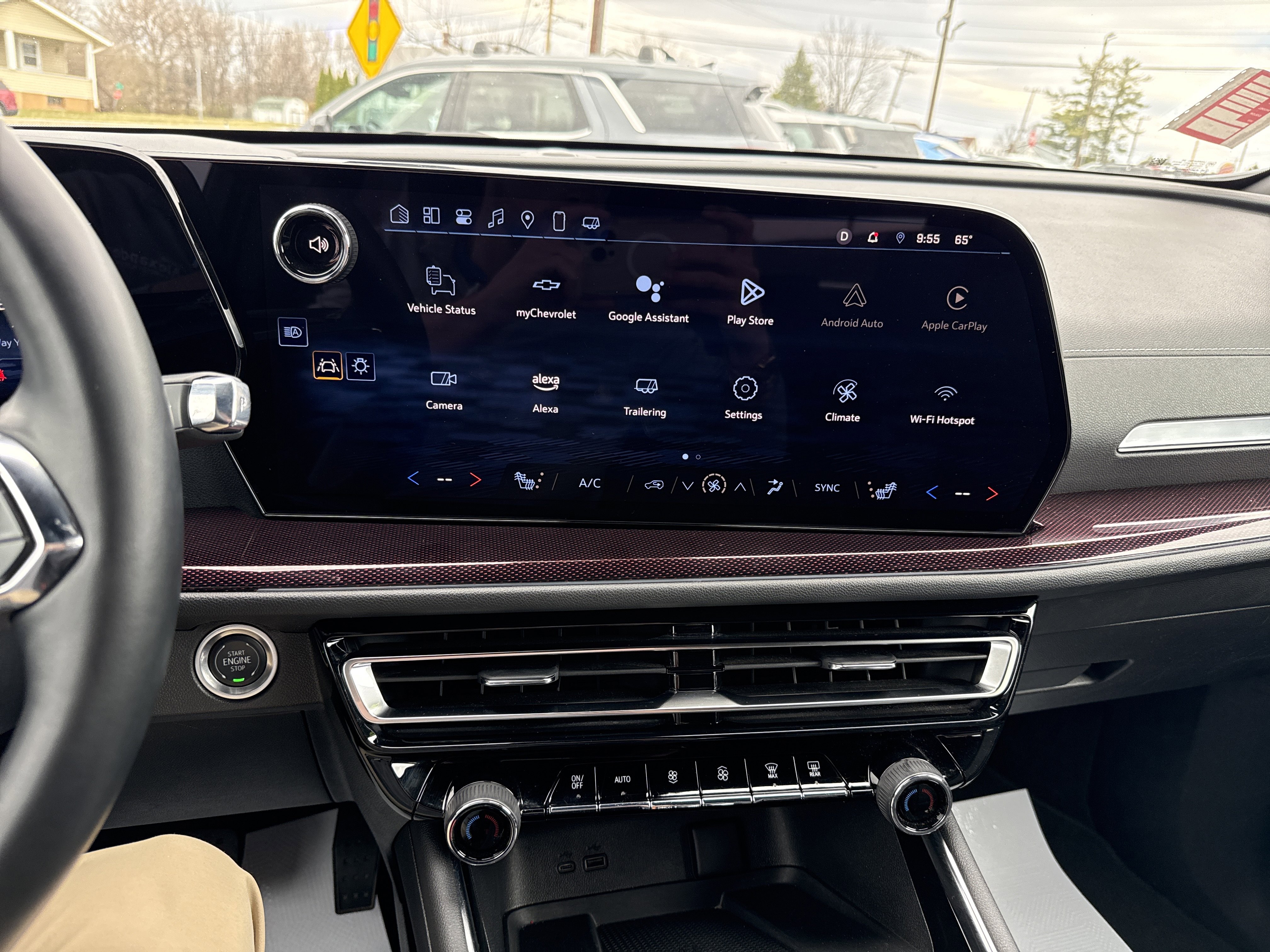 Used 2025 Chevrolet Traverse Z71 image 23