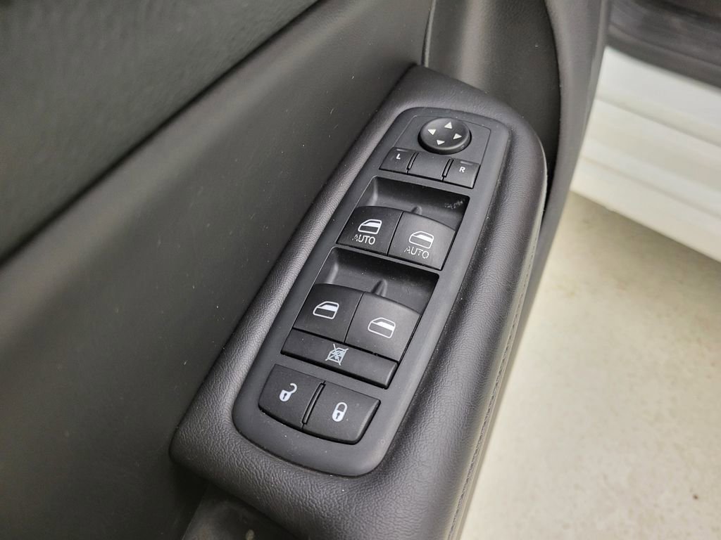 Used 2016 Chrysler 200 S w/ Navigation & Sound Group I image 30