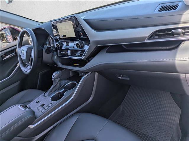 Certified 2025 Toyota Highlander XLE image 24