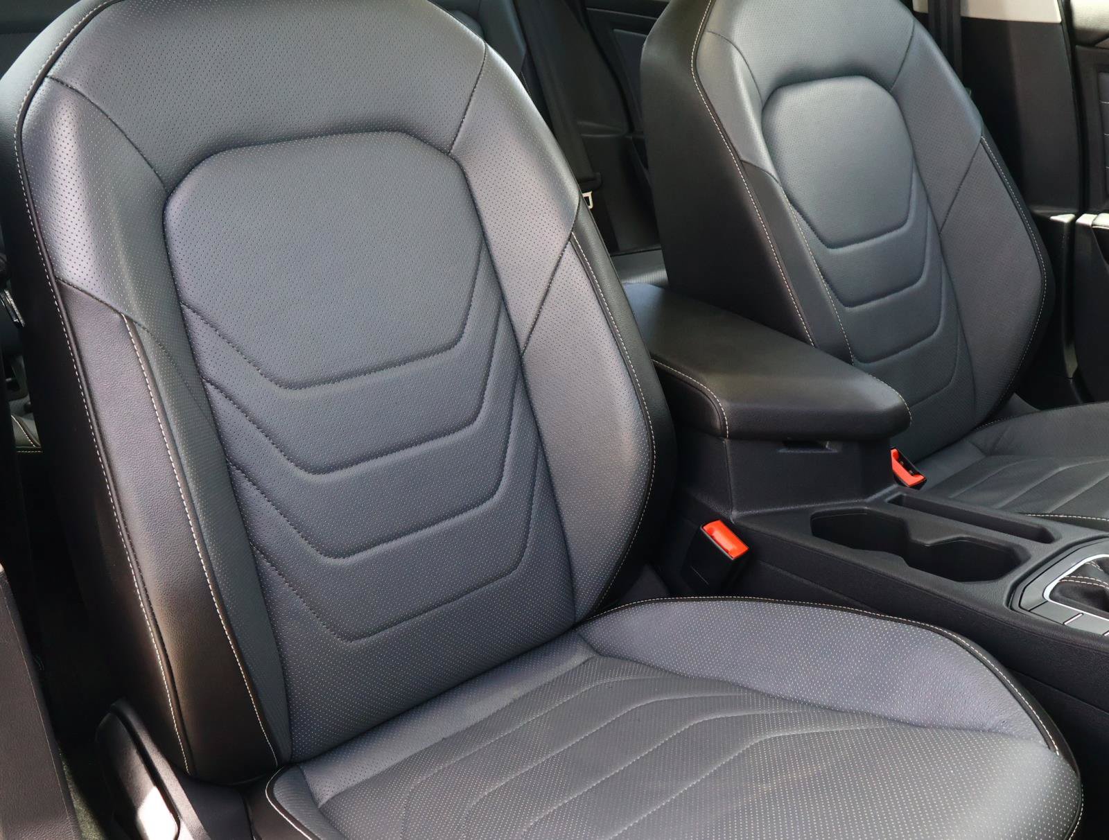 Used 2025 Volkswagen Jetta SEL FWD image 16
