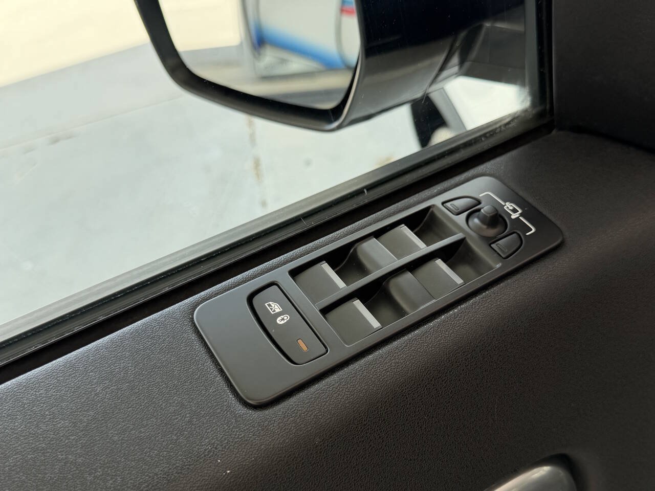 Used 2017 Land Rover Discovery Sport SE AWD/4WD image 18