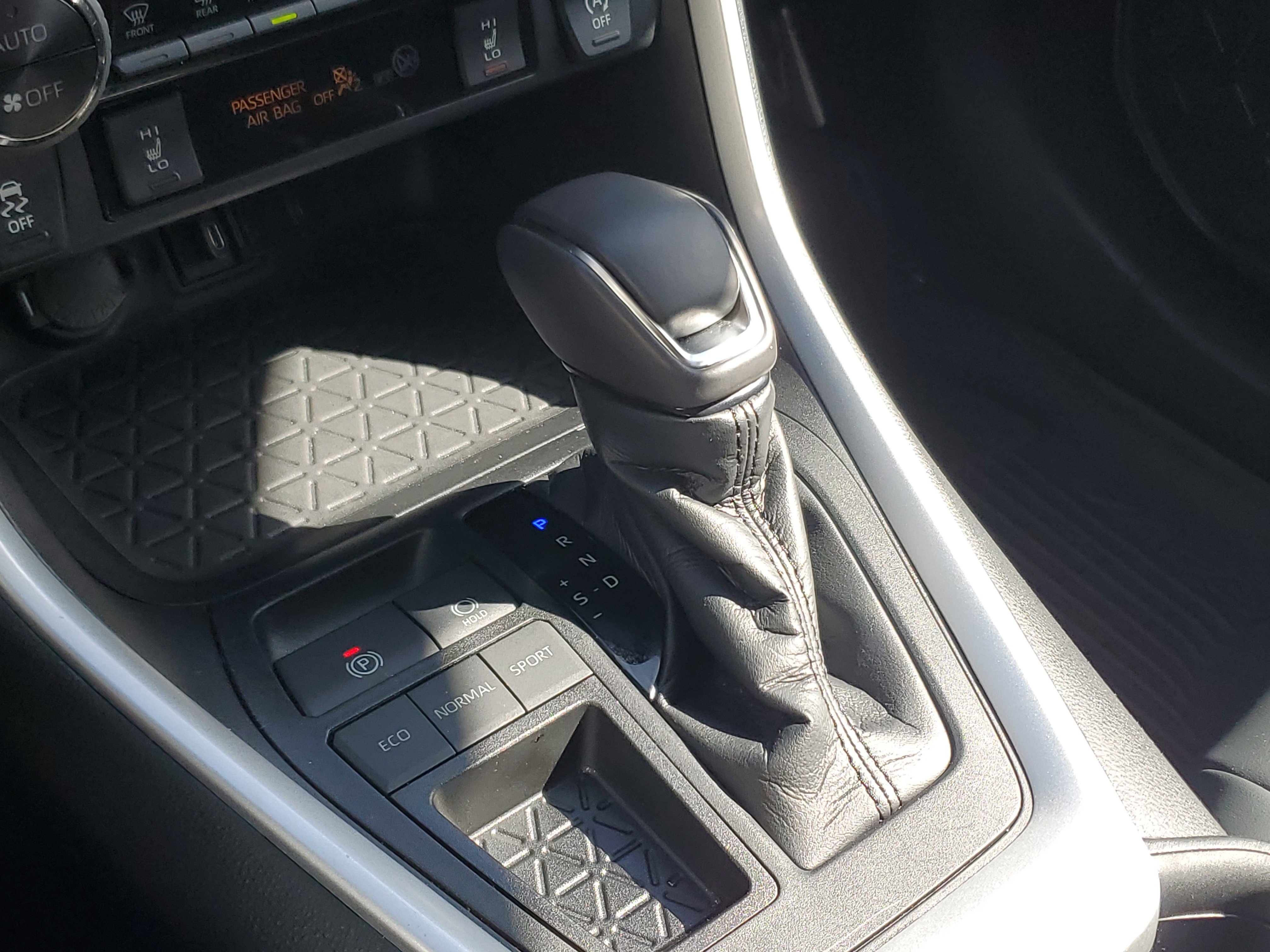 Used 2021 Toyota RAV4 XLE Premium image 30