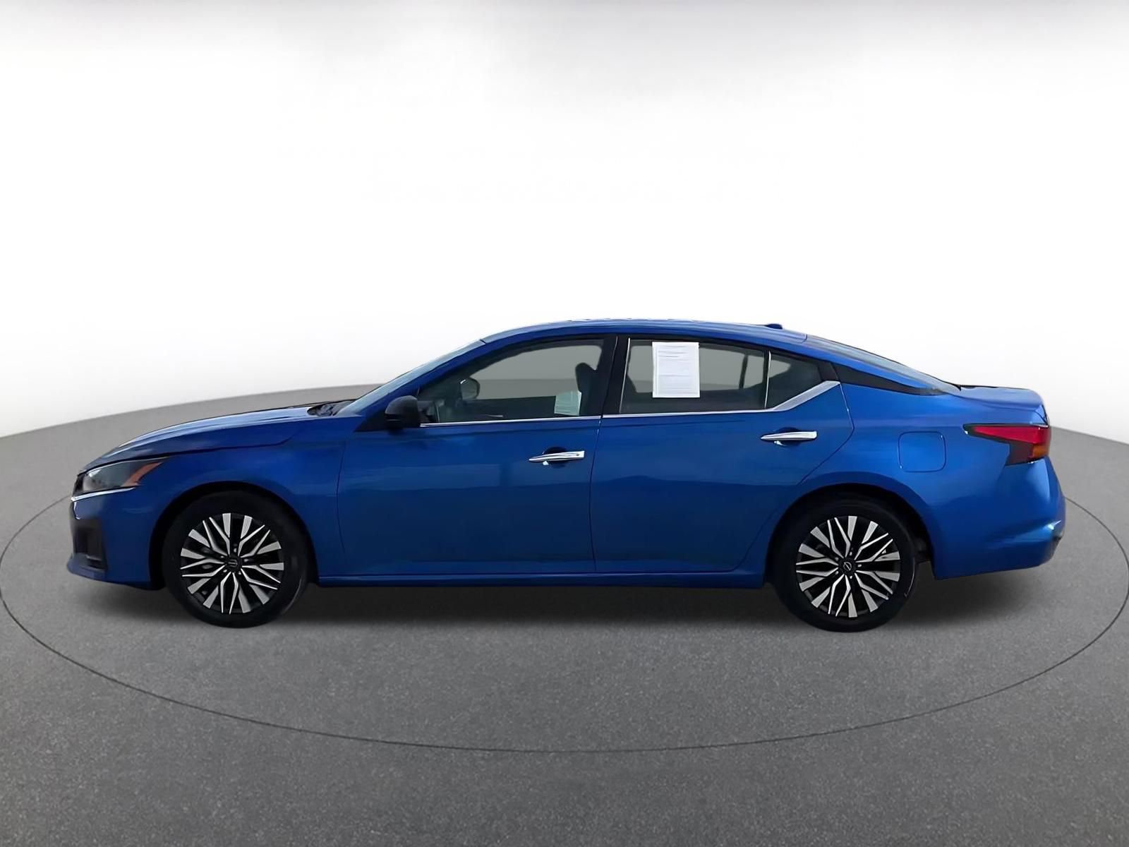 Used 2025 Nissan Altima 2.5 SV FWD image 9
