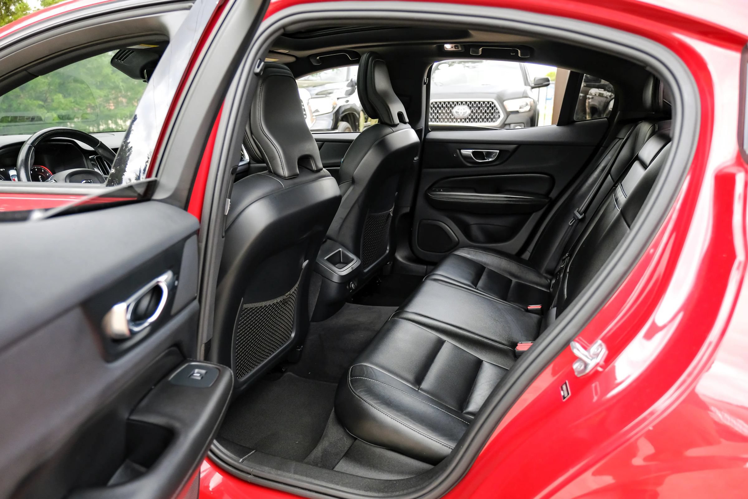 Used 2020 Volvo S60 T5 Momentum FWD image 43