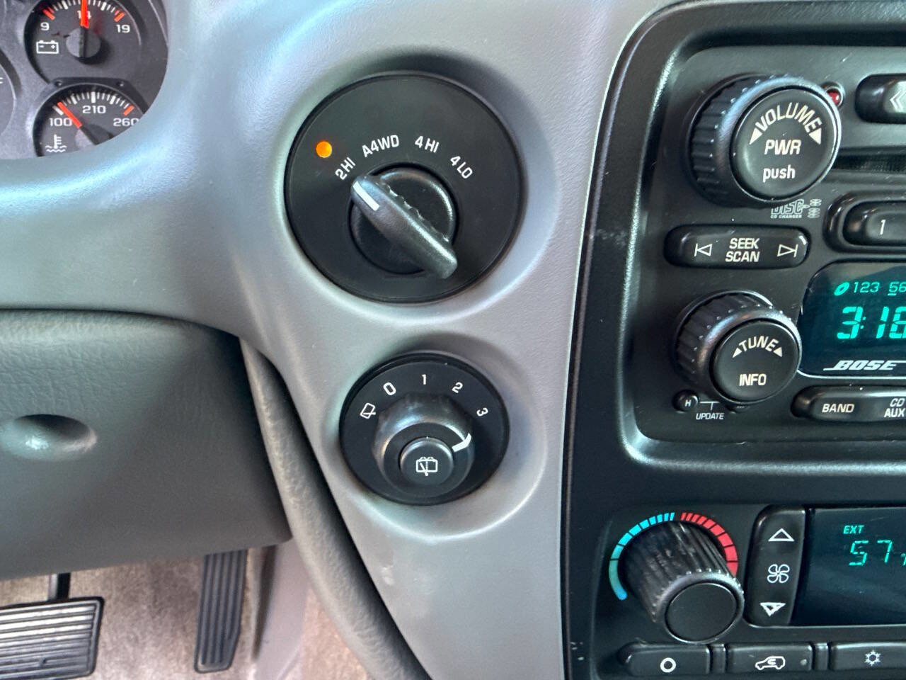 Used 2005 Chevrolet TrailBlazer LT image 27