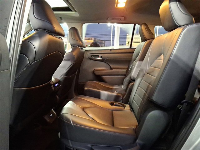 Certified 2024 Toyota Highlander XLE image 17