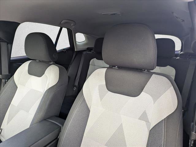 Used 2025 Chevrolet Trax LS w/ LS Convenience Package FWD image 13