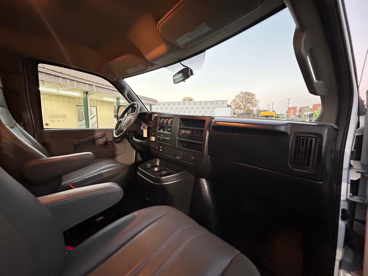 Used 2022 GMC Savana 2500 w/ Driver Convenience Package image 15