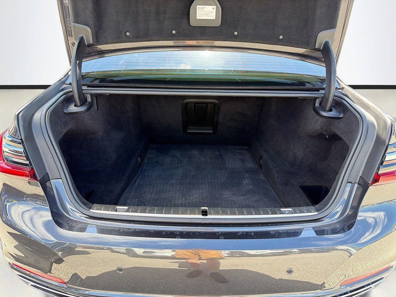 Used 2020 BMW 740i image 13