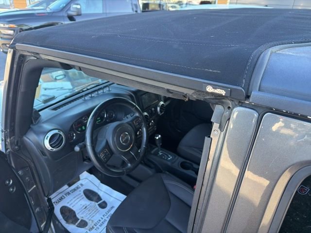 Used 2014 Jeep Wrangler Unlimited Sahara w/ Max Tow Package AWD/4WD image 17