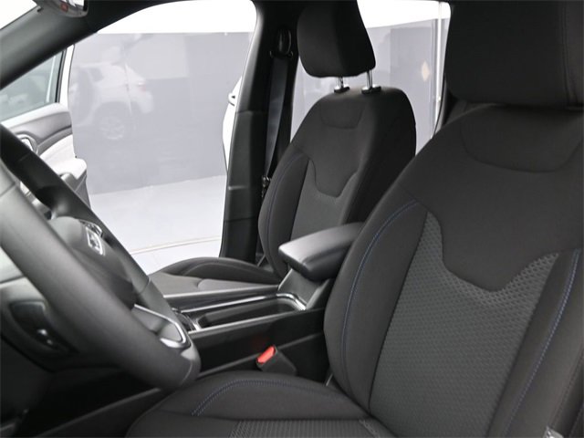 Used 2025 Jeep Compass Sport image 24