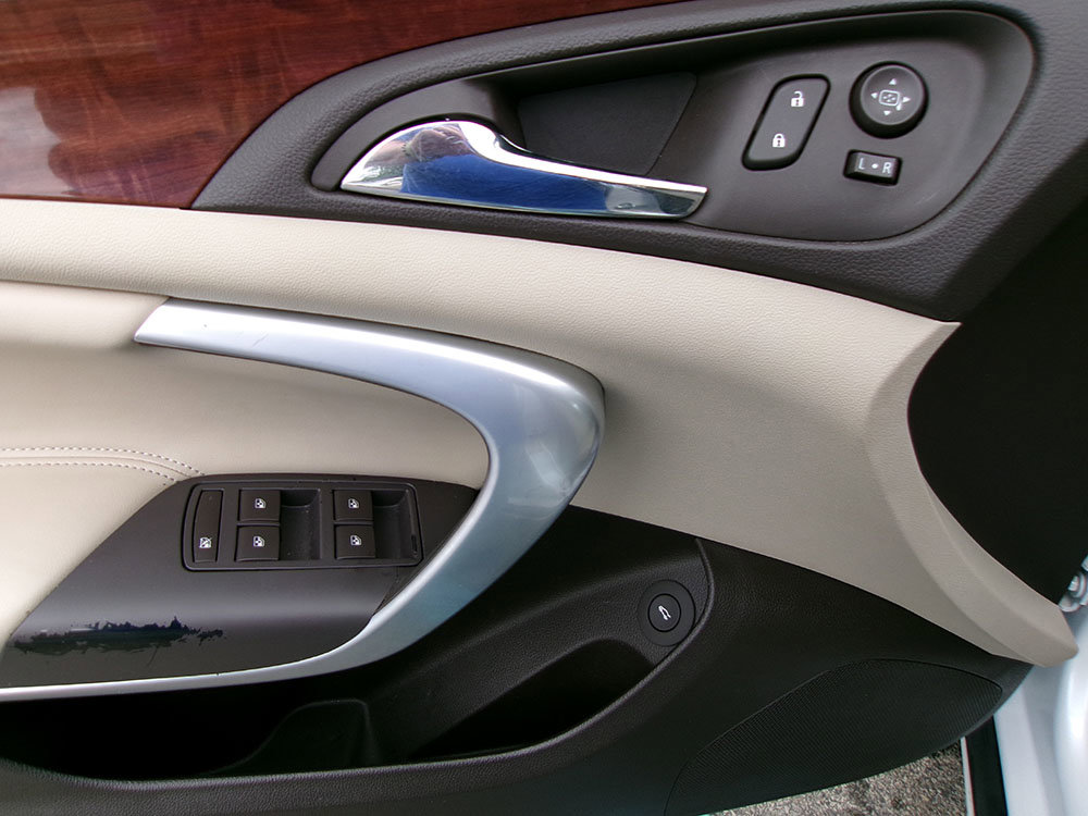 Used 2017 Buick Regal Sport Touring image 14