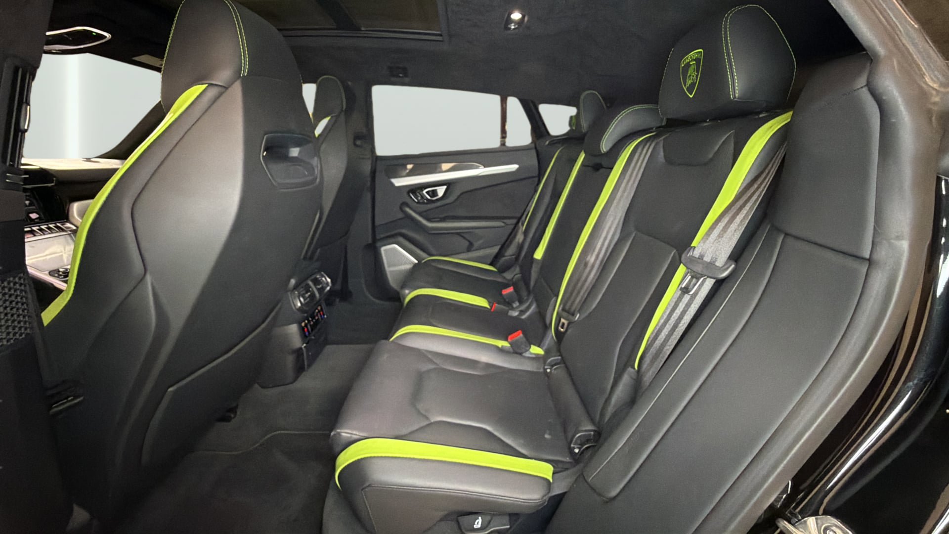 Used 2020 Lamborghini Urus AWD/4WD image 32