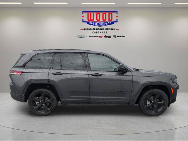 Used 2024 Jeep Grand Cherokee Altitude AWD/4WD image 2