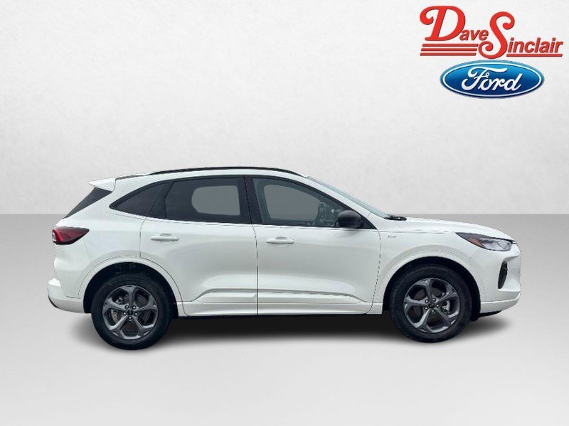 Used 2023 Ford Escape ST-Line w/ Tech Pack #1 AWD/4WD image 5