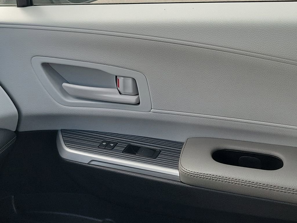 Certified 2025 Toyota Sienna LE image 16