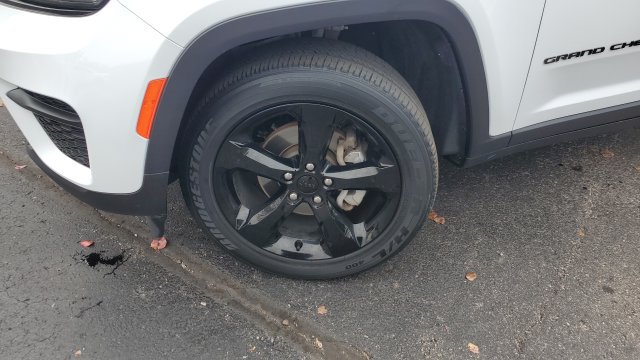 Certified 2023 Jeep Grand Cherokee Altitude AWD/4WD image 4