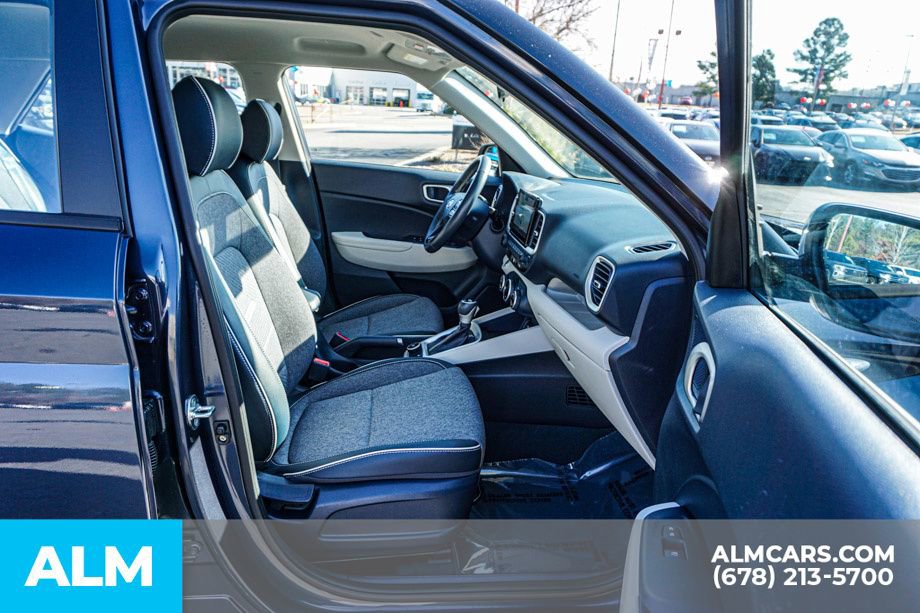 Used 2024 Hyundai Venue Limited image 23