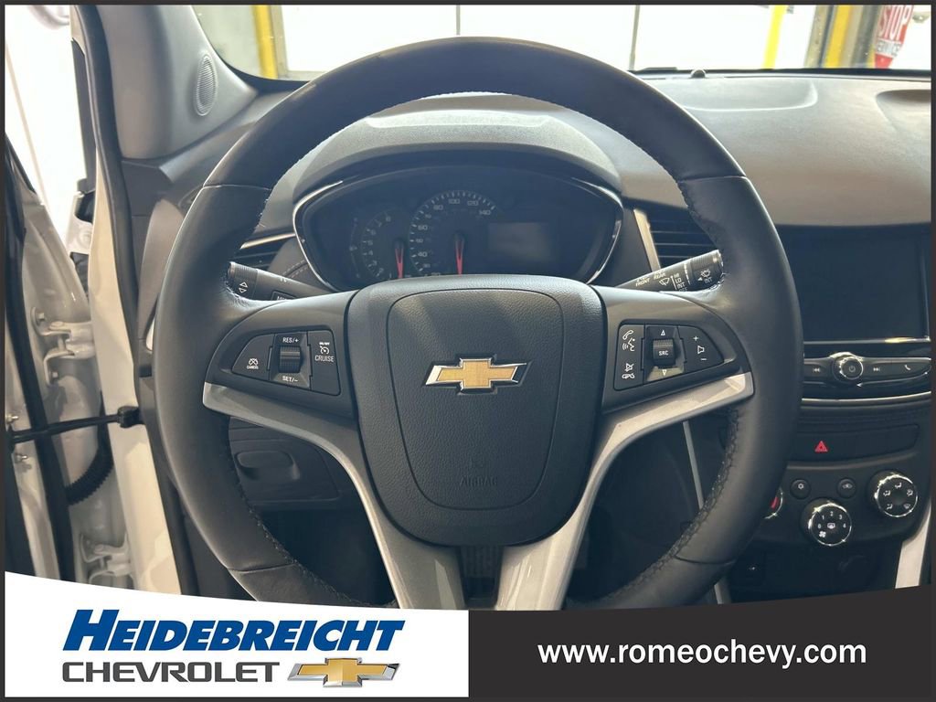 Certified 2022 Chevrolet Trax LT w/ LT Convenience Package image 18