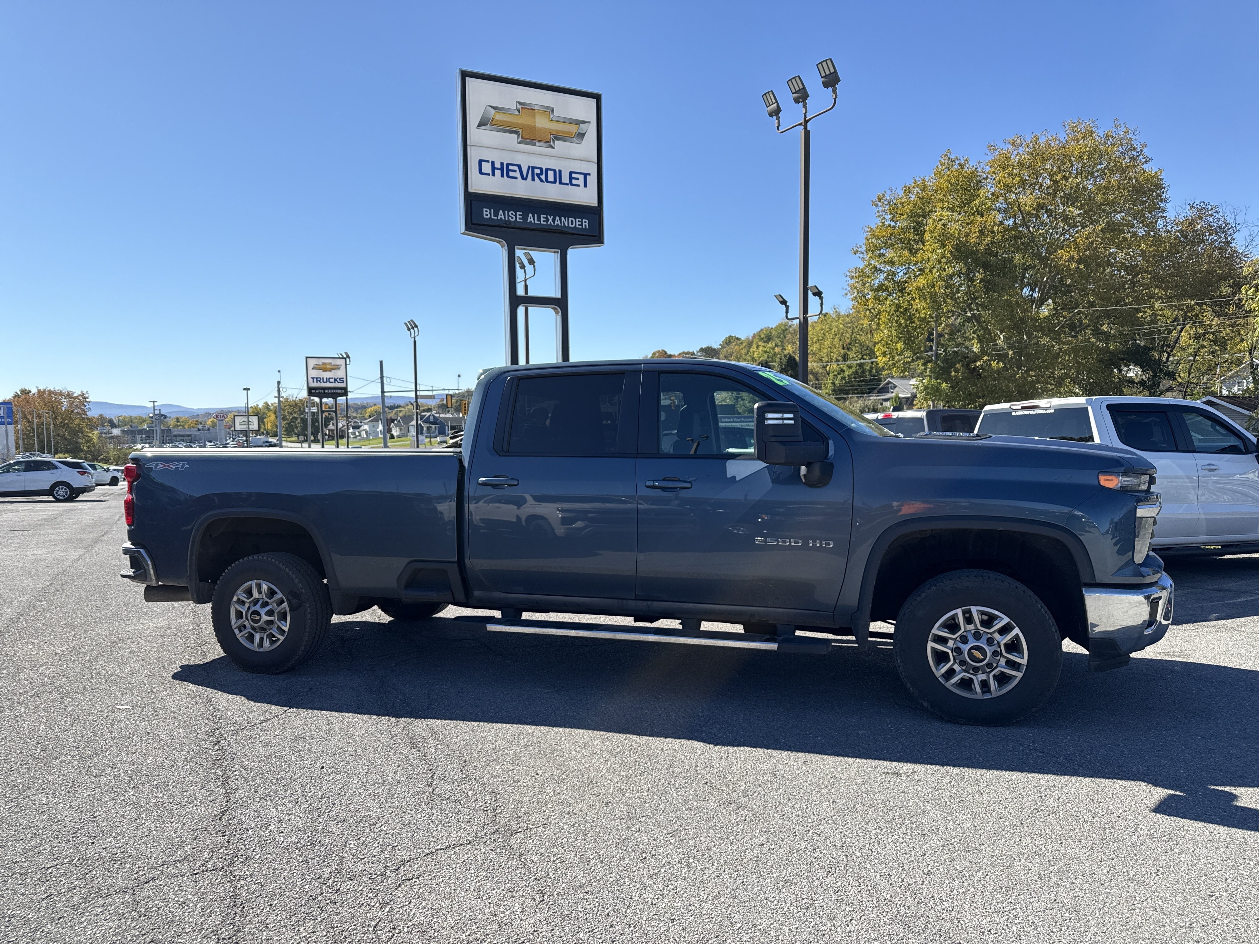 Used 2025 Chevrolet Silverado 2500 LT w/ Convenience Package AWD/4WD image 2