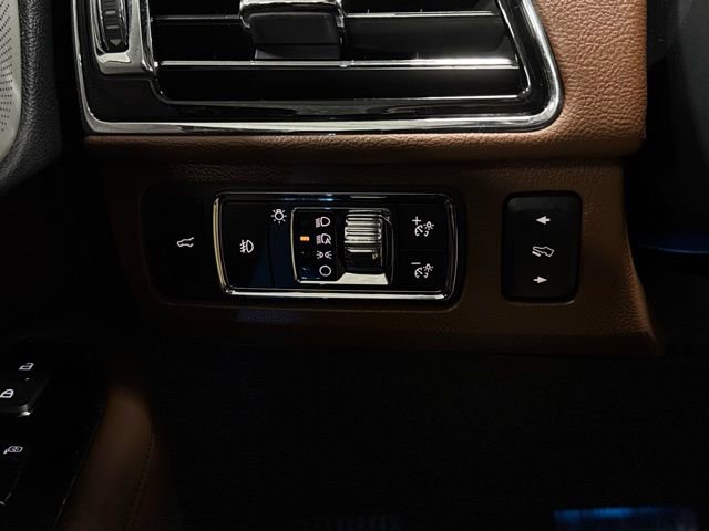 Certified 2024 Lincoln Navigator L Reserve image 35