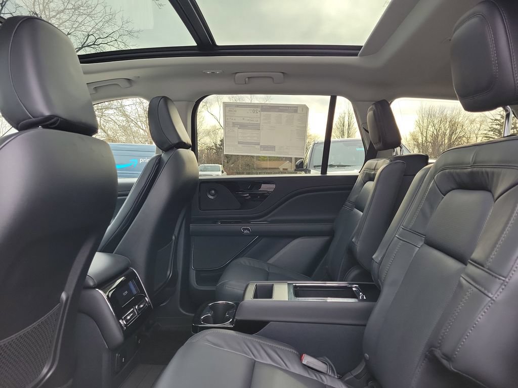 New 2026 Lincoln Aviator Reserve w/ Illumination Package AWD/4WD image 13