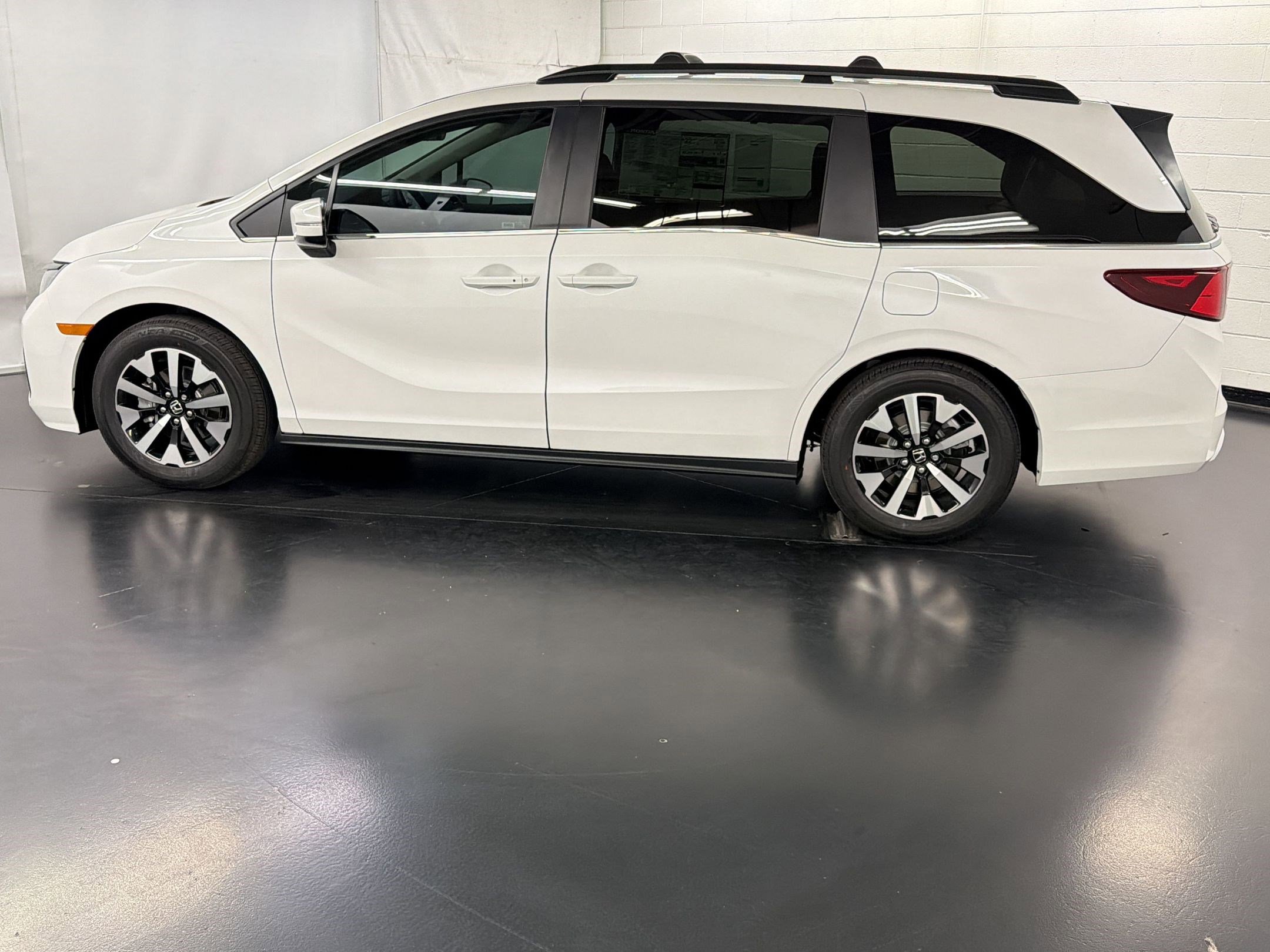 New 2026 Honda Odyssey EX-L image 2