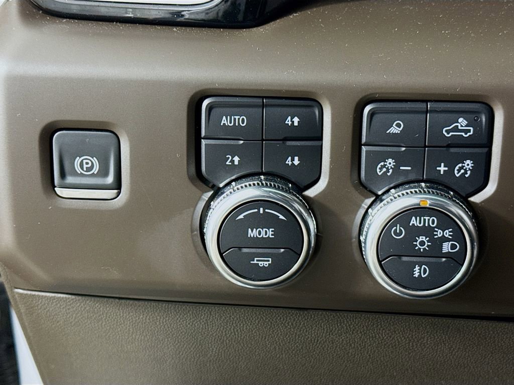 Used 2025 GMC Sierra 3500 Denali w/ Technology Package image 10