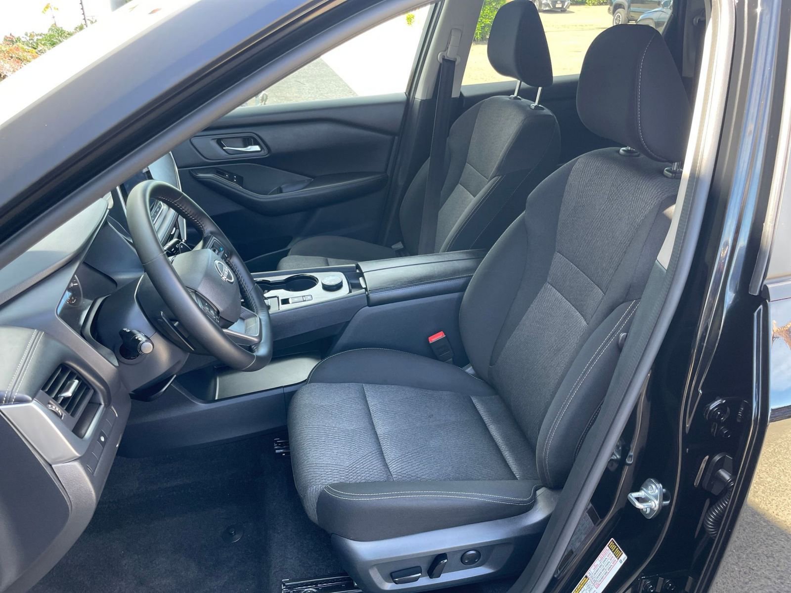 Used 2025 Nissan Rogue SV image 38