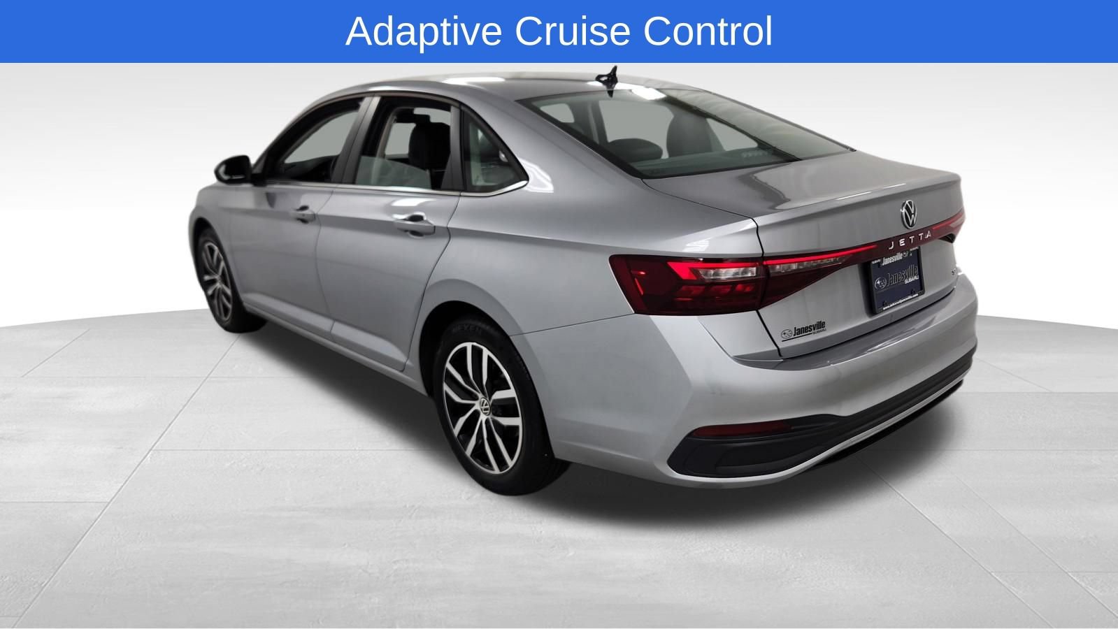 Used 2025 Volkswagen Jetta SE FWD image 5