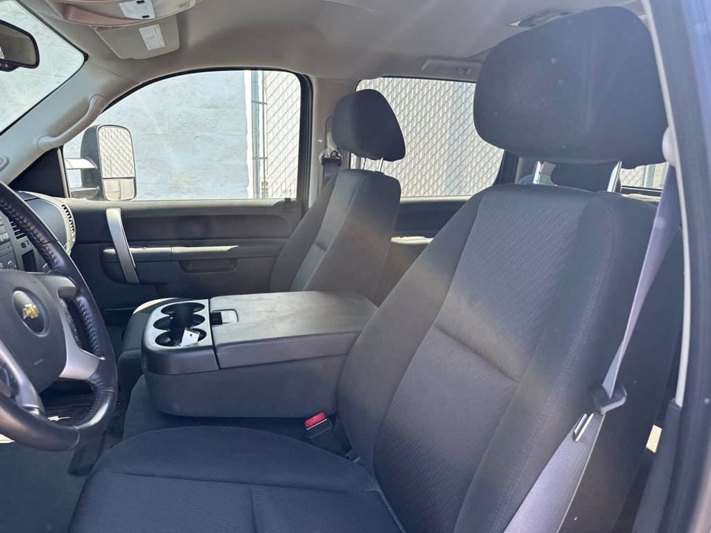 Used 2011 Chevrolet Silverado 2500 LT w/ Interior Plus Package AWD/4WD image 12