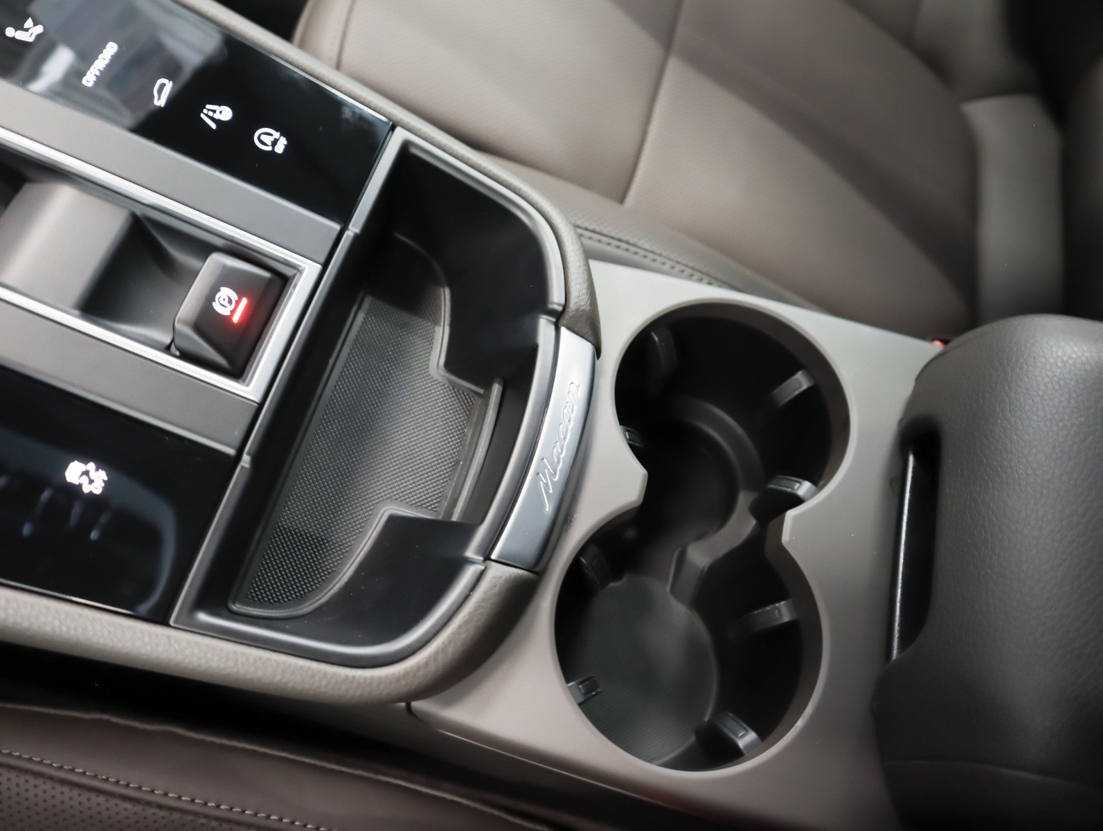 Used 2025 Porsche Macan image 16