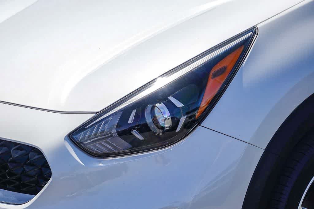 Certified 2022 Kia Niro Touring Special Edition FWD image 8