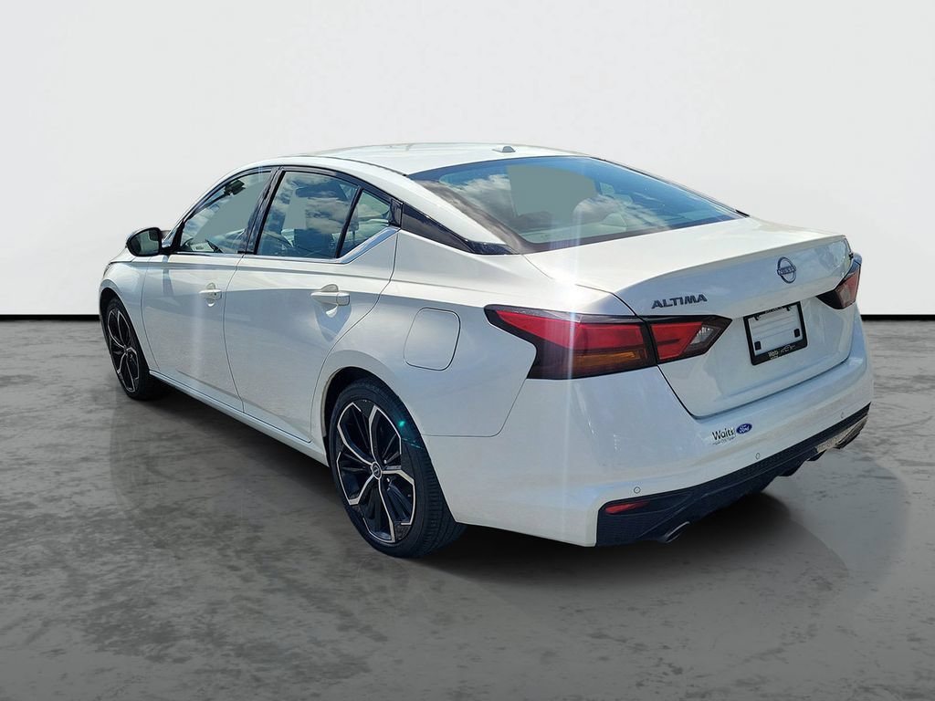 Used 2024 Nissan Altima 2.5 SR FWD image 3