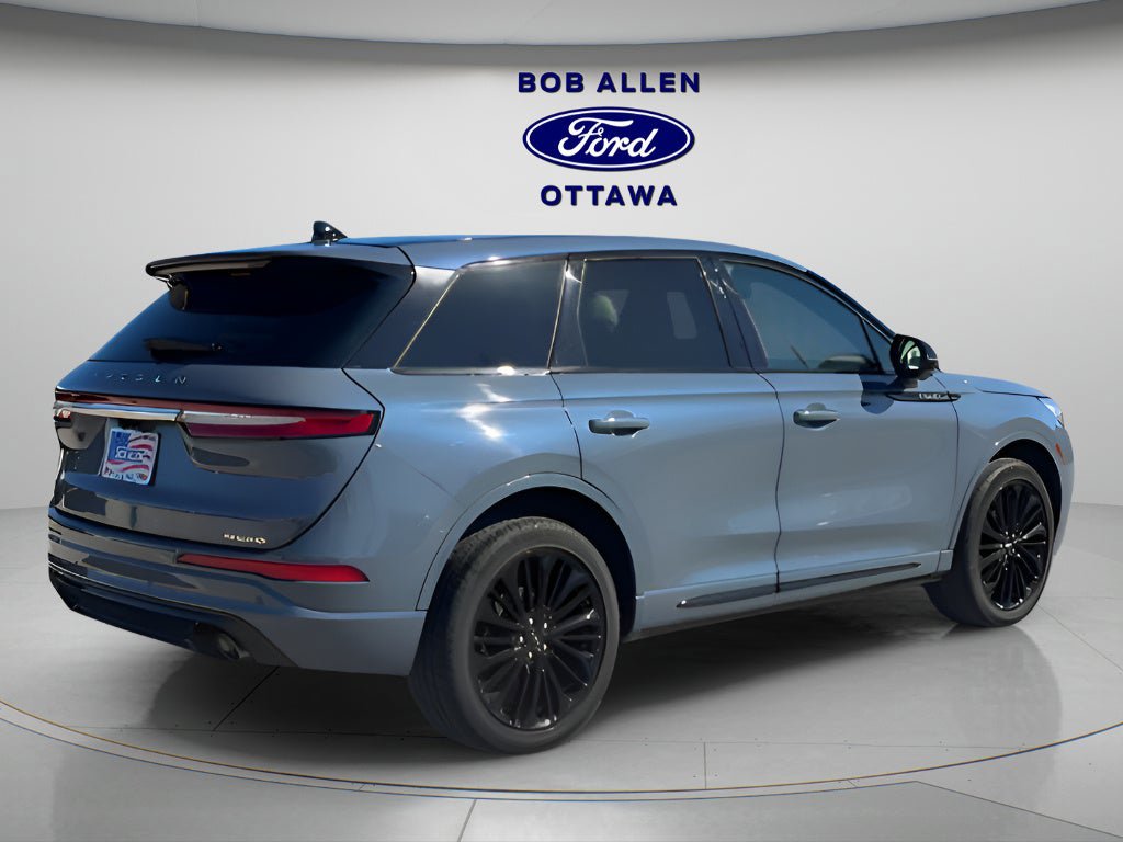 Used 2025 Lincoln Corsair Reserve w/ Jet Appearance Package image 8