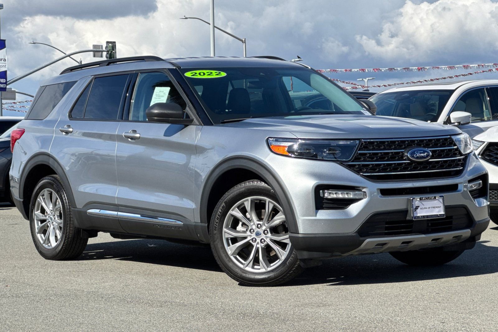 Used 2022 Ford Explorer XLT w/ Equipment Group 202A image 2