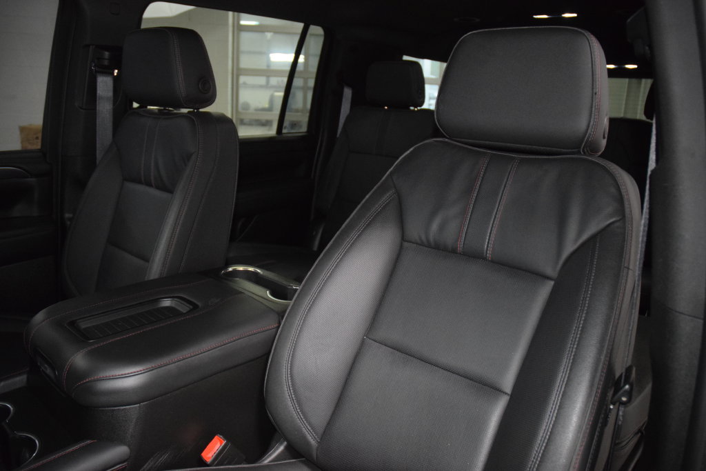 Used 2024 Chevrolet Suburban RST w/ Luxury Package AWD/4WD image 41