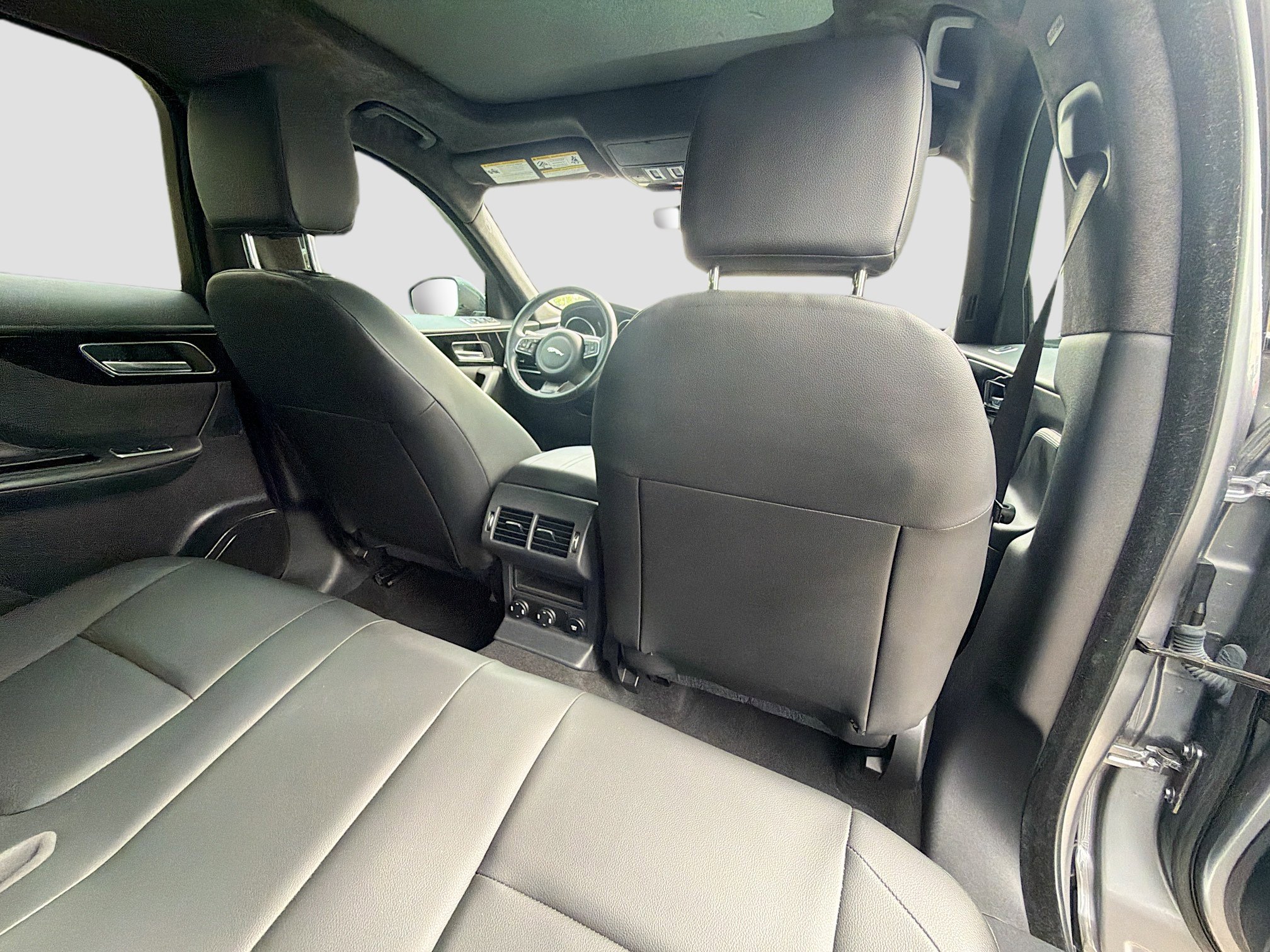 Used 2020 Jaguar F-PACE Premium image 29