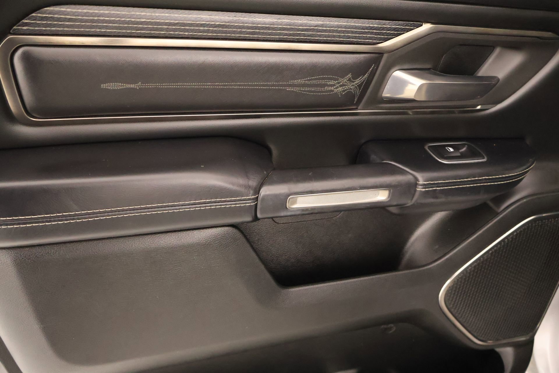 Used 2019 RAM 1500 Limited w/ Advanced Safety Group AWD/4WD image 17
