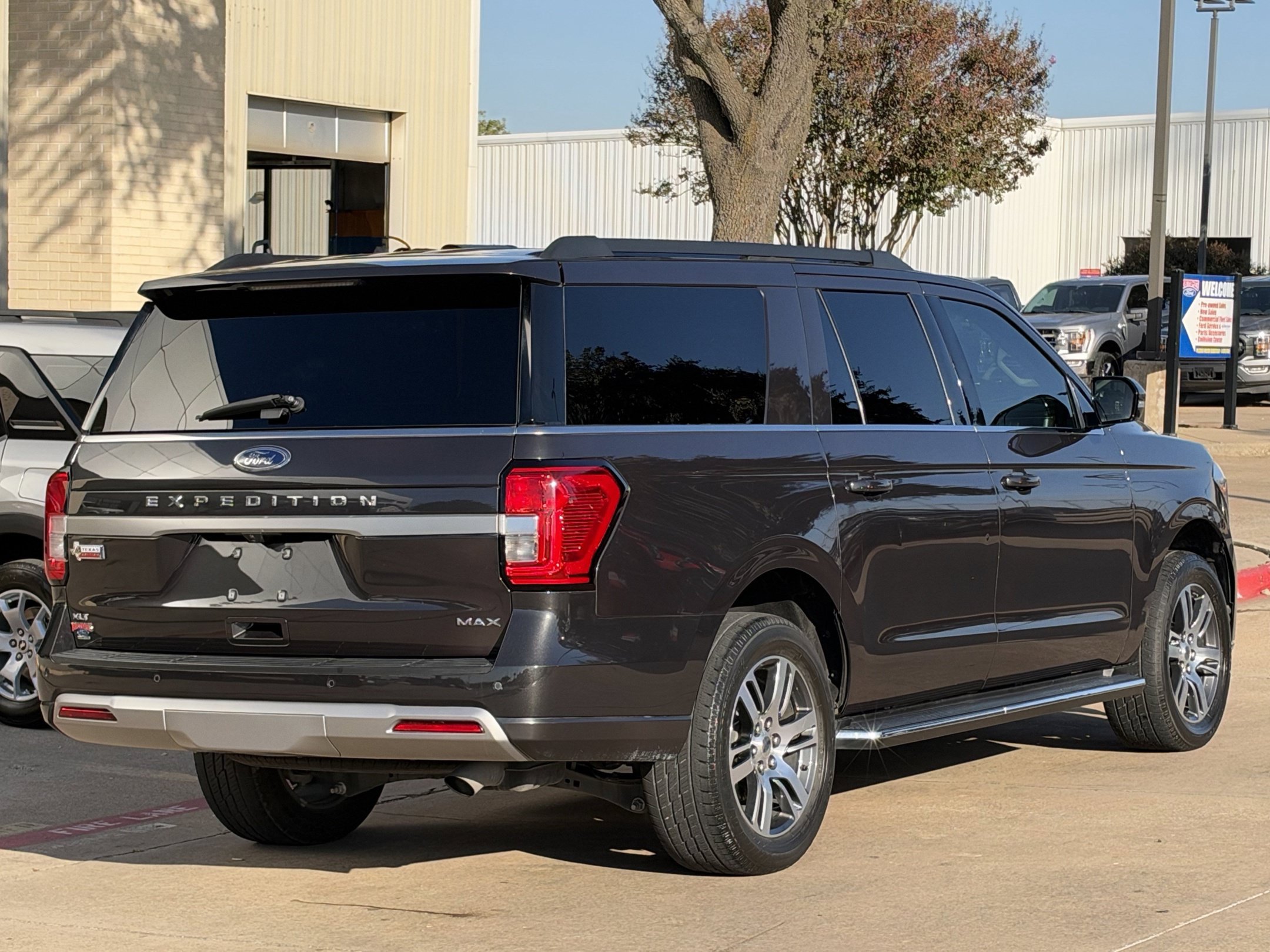 Used 2023 Ford Expedition Max XLT RWD image 6